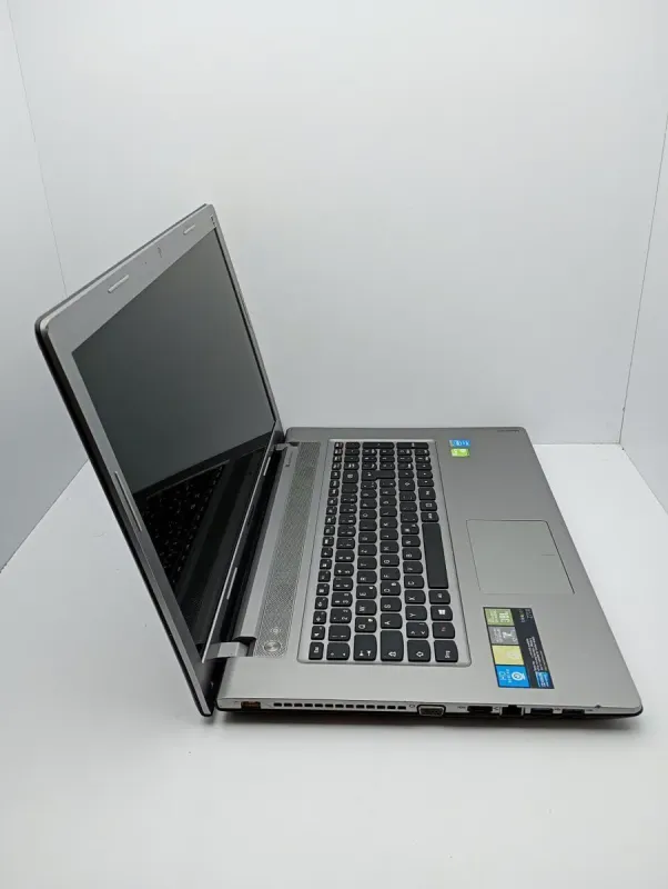 Ігровий ноутбук Lenovo Ideapad Z710 / 17.3" (1600х900) TN / Intel Core i7-4700MQ (4 (8) ядра по 2.4 - 3.4 GHz) / 8 GB DDR3 / 1000 GB HDD / nVidia GeForce GTX 745M, 2 GB GDDR3, 128-bit / WebCam б/в - зображення 5