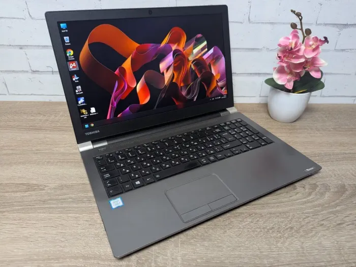 Ноутбук Б-клас Toshiba Tecra A50-D-1С7 / 15.6" (1920x1080) TN / Intel Core i5-7200U (2 (4) ядра по 2.5 - 3.1 GHz) / 8 GB DDR4 / 256 GB SSD / Intel HD Graphics 620 / WebCam б/в - зображення 3