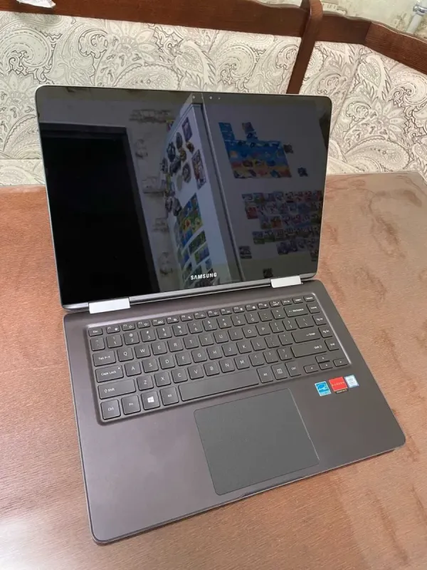 Ноутбук Samsung Notebook 9 Pro NP940N5X / 15.6" (1920x1080) IPS Touch / Intel Core i7-8565U (4 (8) ядра по 1.8 - 4.6 GHz) / 16 GB DDR4 / 256 GB SSD / AMD Radeon 540, 2 GB GDDR5, 64-bit / WebCam б/в - зображення 3