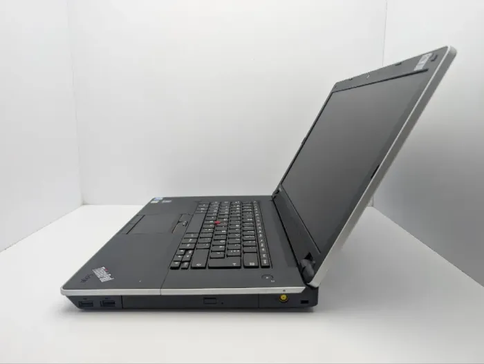 Ноутбук Lenovo ThinkPad Edge 15 / 15.6" (1366x768) TN / Intel Core i3-370M (2 (4) ядра по 2.4 GHz) / 6 GB DDR3 / 500 GB HDD / Intel HD Graphics / WebCam / DVD-ROM б/в - зображення 5
