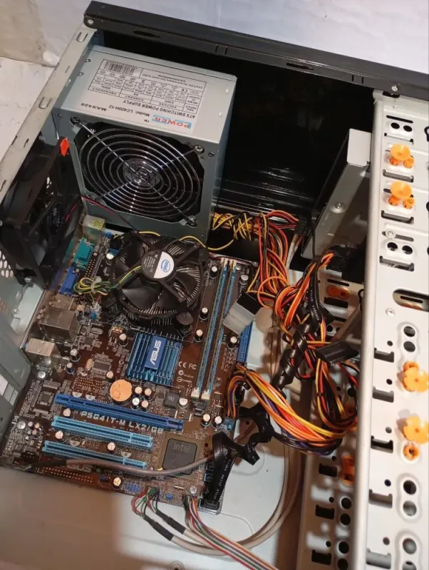 ПК Б-клас Golden Field 5003B Tower / Intel Core 2 Quad Q8300 (4 ядра по 2.5 GHz) / 4 GB DDR3 / 120 GB SSD / Intel GMA 4500 / 420W / Win 10 б/в - зображення 6