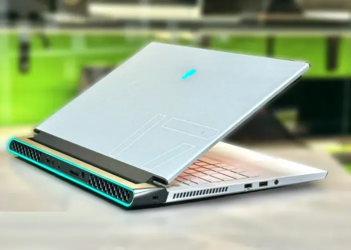 Ігровий ноутбук Б-класу Dell Alienware m17 R3 / 17,3" (1920x1080) IPS / Intel Core i7-10750H (6 (12) ядер по 2,6 - 5,0 ГГц) / 16 ГБ DDR4 / 1000 ГБ SSD M.2 / nVidia GeForce RTX 2070, 8 ГБ GDDR6, 256-біт / WebCam / Win 11 б/в - изображение 6