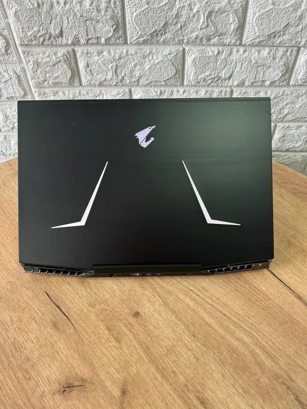 Ігровий ноутбук Б-клас Gigabyte Aorus 15-X9 / 15.6" (1920x1080) IPS / Intel Core i7-8750H (6 (12) ядер по 2.2 - 4.1 GHz) / 16 GB DDR4 / 512 GB SSD / nVidia GeForce RTX 2070, 8 GB GDDR6, 256-bit / WebCam б/в - зображення 3