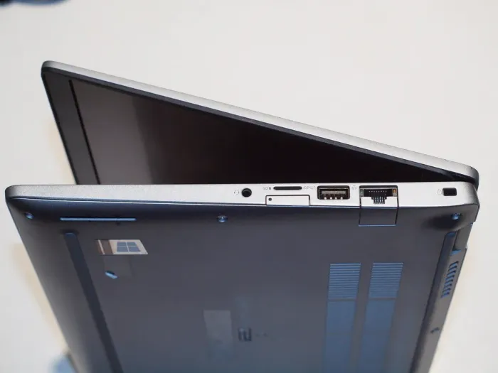 Ультрабук Б-клас Dell Latitude 5310 / 13.3" (1920x1080) IPS Touch / Intel Core i5-10310U (4 (8) ядра по 1.7 - 4.4 GHz) / 16 GB DDR4 / 256 GB SSD / UHD Graphics / WebCam / Win 11 Pro б/в - зображення 6