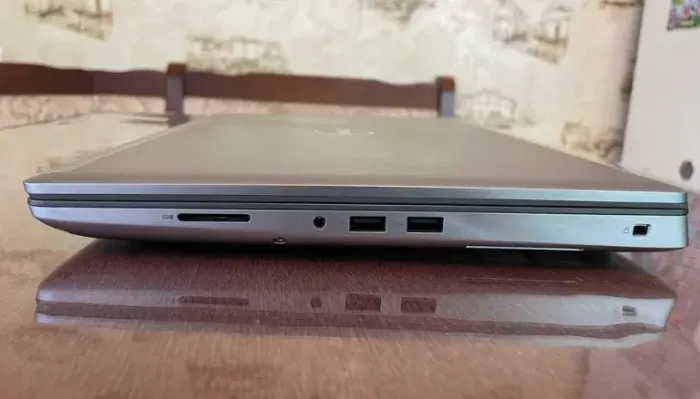 Робоча станція Dell Precision 7550 / 15.6" (1920x1080) IPS / Intel Core i5-10400H (4 (8) ядра по 2.6 - 4.6 GHz) / 16 GB DDR4 / 256 GB SSD / nVidia Quadro T1000, 4 GB GDDR6, 128-bit / WebCam б/в - зображення 7