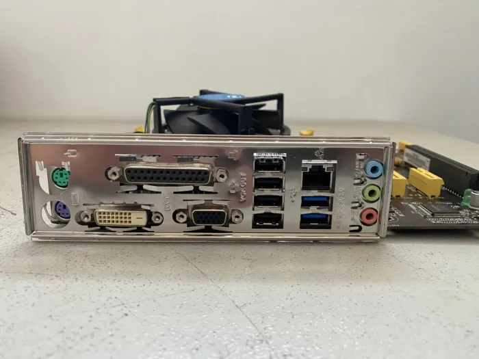 Комплект: Материнська плата Asus H81M-C / Intel Core i5-4570 (4 ядра по 3.2 - 3.6 GHz) / Socket LGA 1150 / Задня заглушка б/в - зображення 3