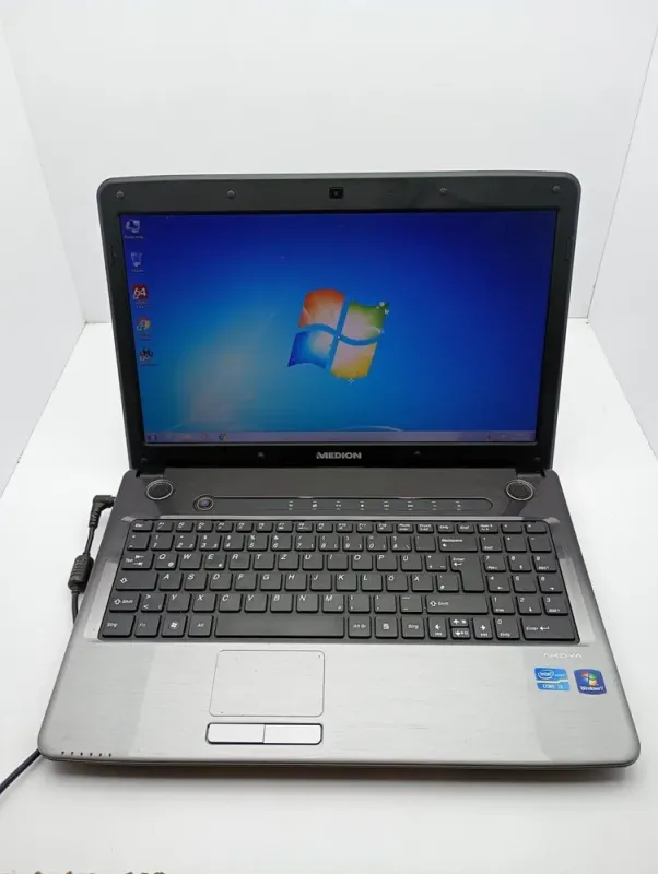 Ноутбук Medion Akoya P6634 / 15.6" (1366x768) TN / Intel Core i3-2350M (2 (4) ядра по 2.3 GHz) / 6 GB DDR3 / 500 GB HDD / Intel HD Graphics 3000 / WebCam / АКБ не тримає б/в - зображення 7