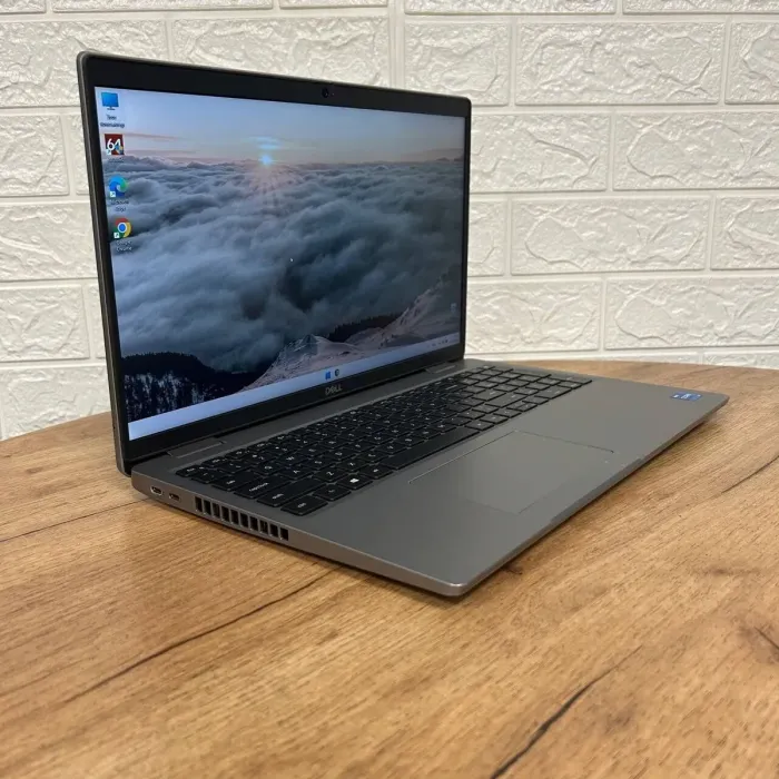 Ультрабук Б-клас Dell Latitude 5520 / 15.6" (1920x1080) IPS / Intel Core i5-1145G7 (4 (8) ядра по 4.4 GHz) / 16 GB DDR4 / 512 GB SSD NVMe / Intel Iris Xe Graphics / WebCam б/в - зображення 4