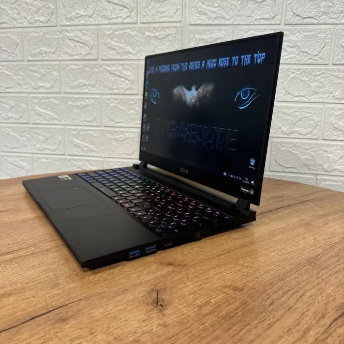 Ігровий ультрабук Б-клас Gigabyte Aero 15 WB / 15.6" (1920x1080) IPS / Intel Core i7-10750H (6 (12) ядер по 2.6 - 5.0 GHz) / 16 GB DDR4 / 1000 GB SSD / nVidia GeForce RTX 2070 Max-Q, 8 GB GDDR6, 256-bit / WebCam б/в - зображення 5