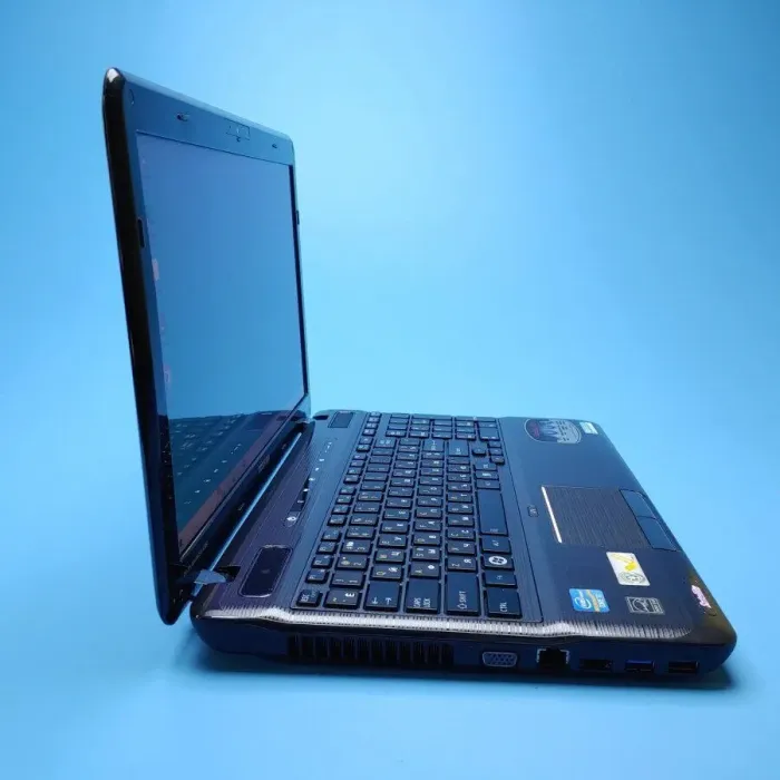 Ноутбук Toshiba Satellite P755-S5383 / 15.6" (1366x768) TN / Intel Core i7-2670QM (4 (8) ядро по 2.2 - 3.1 GHz) / 8 GB DDR3 / 240 GB SSD / Intel HD Graphics 3000 / WebCam / DVD-RW / Win 10 Home б/в - зображення 4