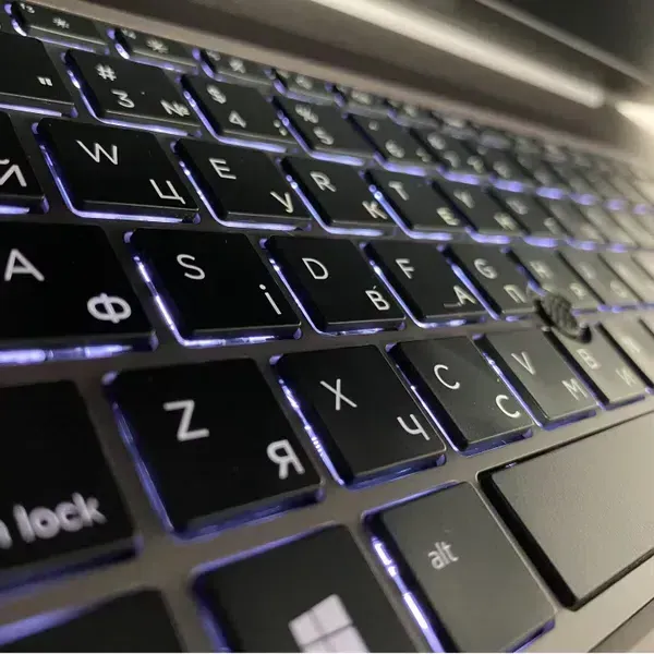 Мобільна робоча станція Б-клас HP ZBook 15 G5 / 15.6" (1920x1080) IPS / Intel Core i7-8850H (6 (12) ядер по 2.6 - 4.3 GHz) / 32 GB DDR4 / 512 GB SSD / nVidia Quadro P1000, 4 GB GDDR5, 256-bit / TouchID / WebCam б/в - зображення 7