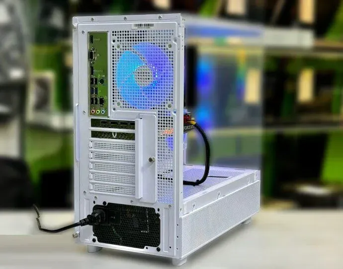 Ігровий ПК Montech XR (W) Tower / Intel Core i5-14400F (10 (16) ядер по 1.8 - 4.7 GHz) / 32 GB DDR5 / 1000 GB SSD / nVidia GeForce RTX 4070, 12 GB GDDR6X, 192-bit / 850W / Win 11 - зображення 3