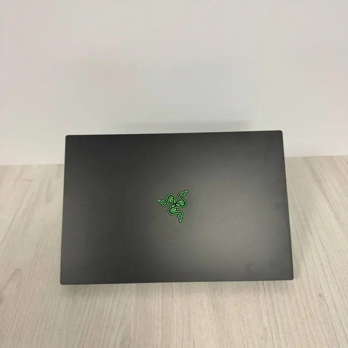 Ігровий ноутбук Razer Blade 15 RZ09-0409 / 15,6" (1920x1080) IPS / Intel Core i7-11800H (8 (16) ядер по 2,3 - 4,6 ГГц) / 32 ГБ DDR4 / 1000 ГБ SSD NVMe / nVidia GeForce RTX 3080, 8 ГБ GDDR6, 256-біт / Веб-камера б/в - изображение 7