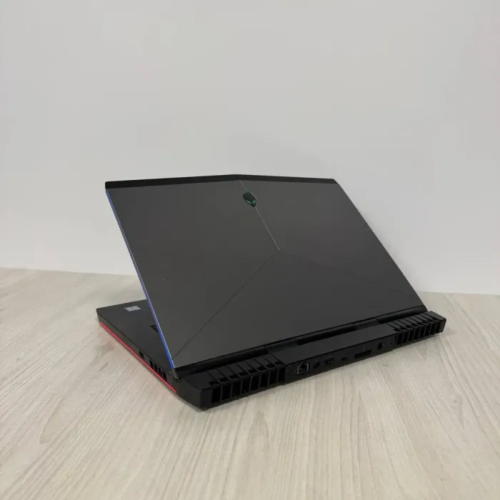 Ігровий ноутбук Б-класу Dell Alienware 15 R3 / 15.6" (1920x1080) IPS / Intel Core i5-6300HQ (4 ядра по 2,3 - 3,2 ГГц) / 16 ГБ DDR4 / 256 ГБ SSD NVMe / nVidia GeForce GTX 1060, 6 ГБ GDDR5, 192-біт / WebCam б/в - зображення 6