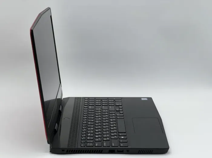Ігровий ноутбук Dell Alienware m15 / 15.6" (1920x1080) IPS / Intel Core i7-8750H (6 (12) ядер по 2.2 - 4.1 GHz) / 16 GB DDR4 / 480 GB SSD / nVidia GeForce GTX 1070 Max-Q, 8 GB GDDR5, 256-bit / WebCam б/в - зображення 3