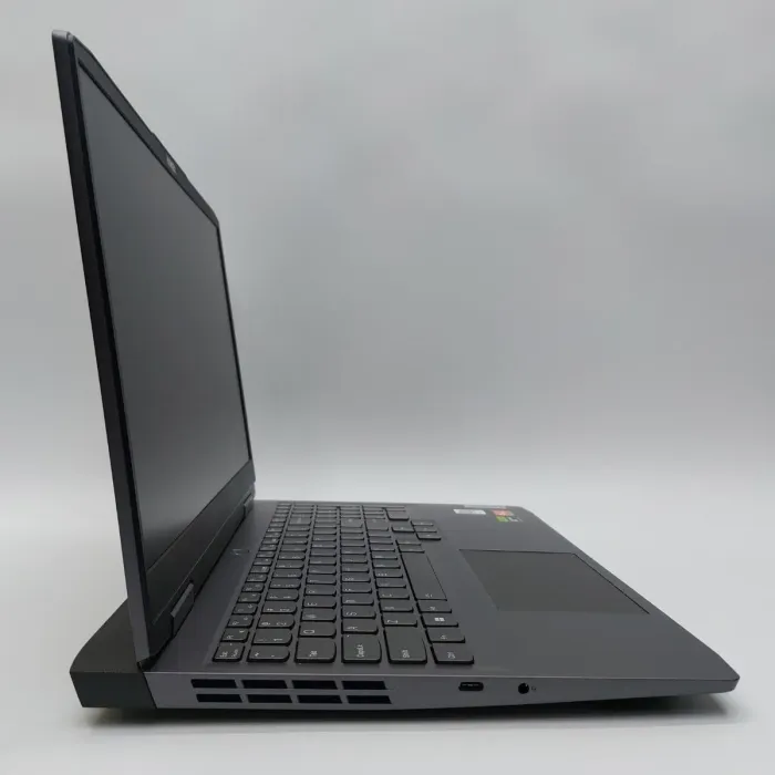 Ігровий ноутбук Lenovo LOQ / 15.6" (1920x1080) IPS / AMD Ryzen 7 7840HS (8 (16) ядер по 3.8 - 5.1 GHz) / 16 GB DDR5 / 512 GB SSD / nVidia GeForce RTX 4050, 6 GB GDDR6, 96-bit / WebCam б/в - зображення 4