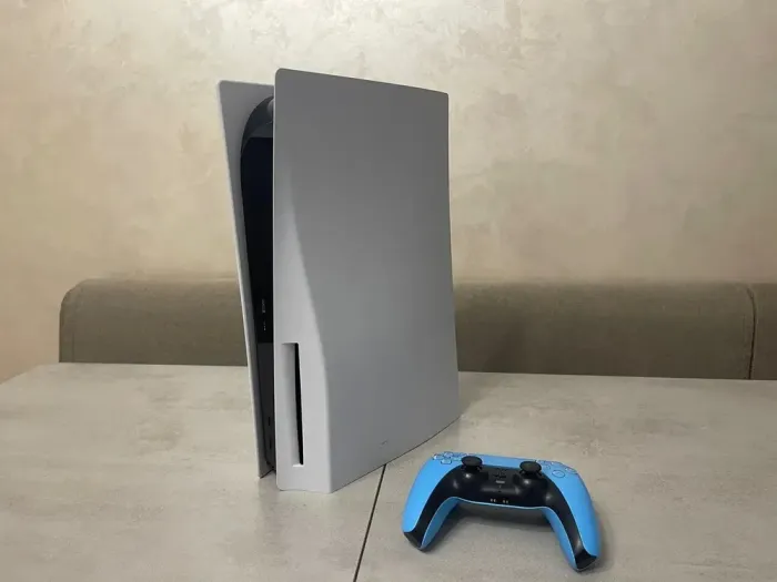 Ігрова консоль Sony Playstation PS5 CFI-1015B / AMD Ryzen Zen 2 Custom (8 ядер по 3.5 GHz) / 16 GB GDDR6 / 825 GB SSD / AMD Radeon RDNA 2, 16 GB GDDR6, 256-bit / Wi-Fi б/в - зображення 4