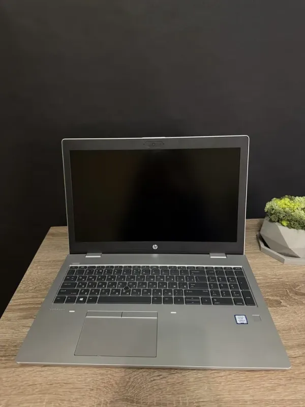 Ноутбук HP ProBook 650 G6 / 15.6" (1920x1080) IPS / Intel Core i5-8265U (4 (8) ядра по 1.6 - 3.9 GHz) / 16 GB DDR4 / 256 GB SSD M.2 / Intel UHD Graphics 620 / WebCam / DVD-ROM / Win 11 б/в - зображення 2