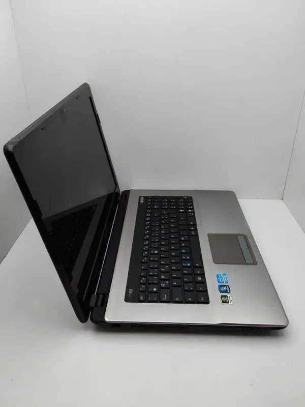 Ноутбук Asus K73SV / 17.3" (1600x900) TN / Intel Core i5-2410M (2 (4) ядра по 2.3 - 2.9 GHz) / 6 GB DDR3 / 750 GB HDD / nVidia GeForce GT 540M, 1 GB GDDR3, 128-bit / WebCam б/в - зображення 5