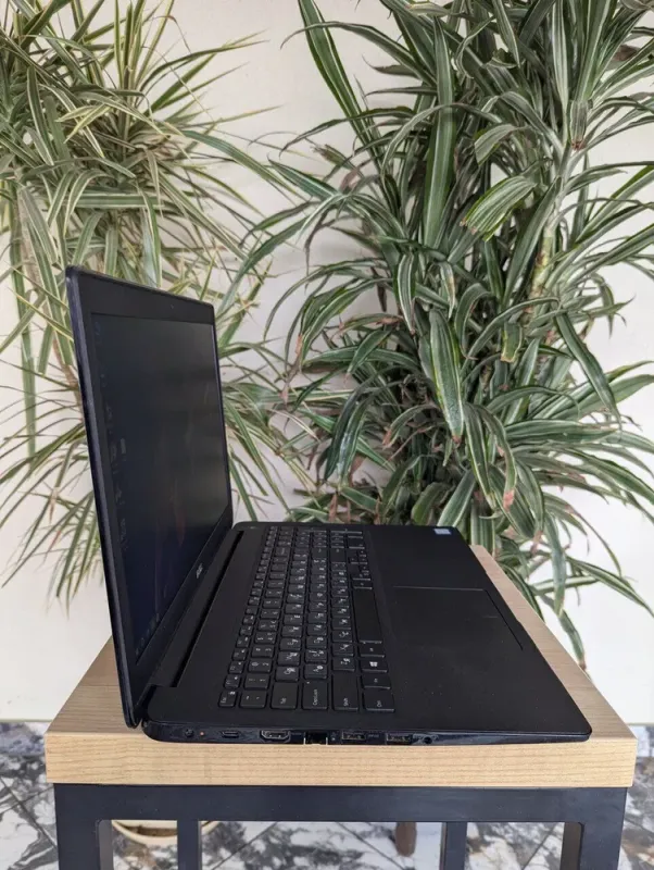 Ноутбук Б-клас Dell Latitude 3500 / 15.6" (1920x1080) TN / Intel Core i5-8265U (4 (8) ядра по 1.6 - 3.9 GHz) / 16 GB DDR4 / 256 GB SSD / Intel UHD Graphics 620 / WebCam б/в - зображення 5