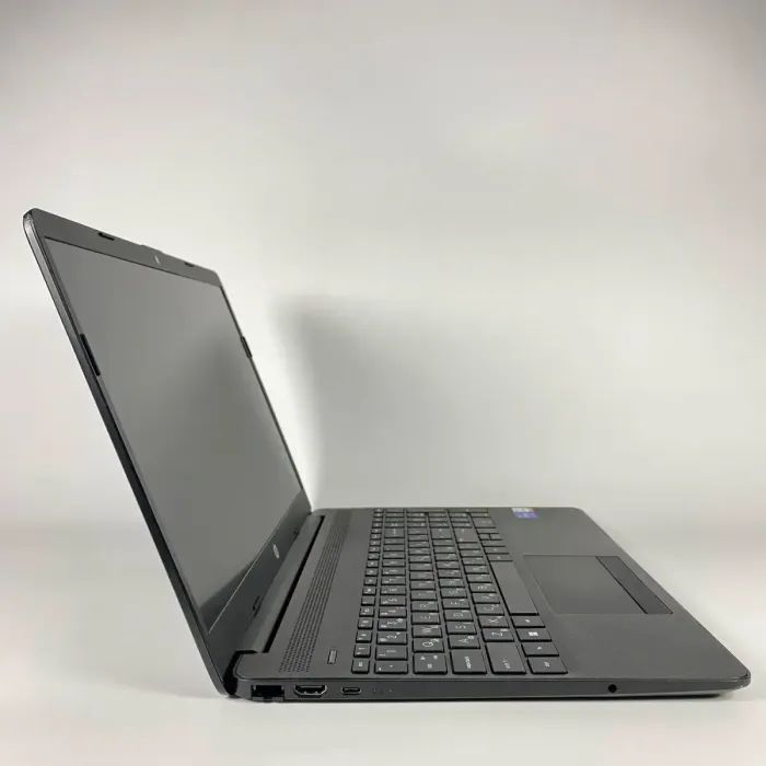 Ультрабук Б-клас HP Laptop 15t-dw400 / 15.6" (1920x1080) IPS / Intel Core i5-1235U (10 (12) ядер по 3.3 - 4.4 GHz) / 16 GB DDR4 / 256 GB SSD / Intel Iris Xe Graphics / WebCam / HDMI б/в - зображення 4