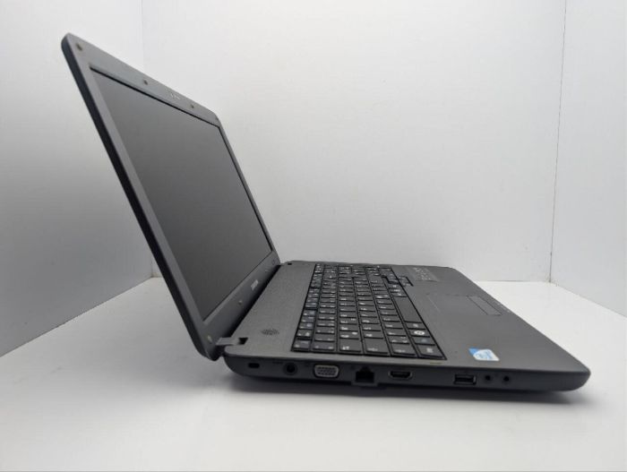 Ноутбук Samsung R528 / 15.6" (1366x768) TN / Intel Pentium T4400 (2 ядра по 2.2 GHz) / 6 GB DDR3 / 500 GB HDD / Intel Graphics / WebCam / DVD-ROM б/в - изображение 4