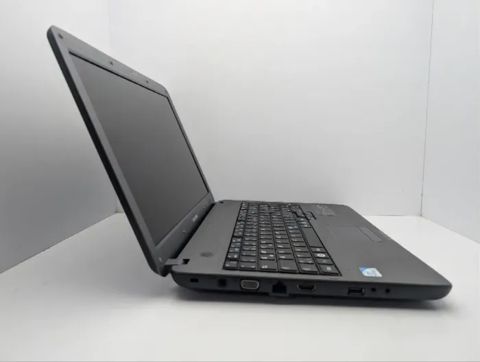 Ноутбук Samsung R528 / 15.6" (1366x768) TN / Intel Pentium T4400 (2 ядра по 2.2 GHz) / 6 GB DDR3 / 500 GB HDD / Intel Graphics / WebCam / DVD-ROM б/в - зображення 4