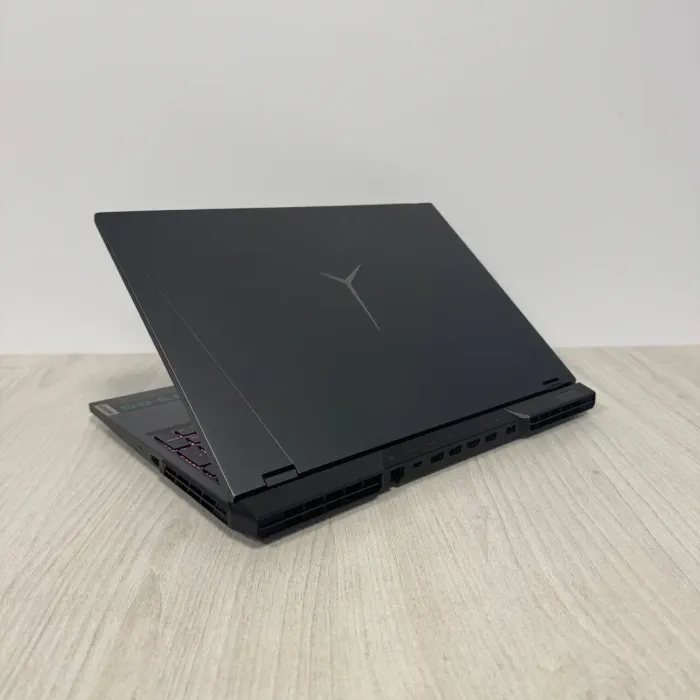 Ігровий ноутбук Б-класу Lenovo Legion 5 Pro 16ACH6H / 16" (2560x1600) IPS / AMD Ryzen 7 5800H (8 (16) ядер по 3,2 - 4,4 ГГц) / 16 ГБ DDR4 / 1000 ГБ SSD / nVidia GeForce RTX 3070, 8 ГБ GDDR6, 256-біт / Веб-камера б/в - изображение 7