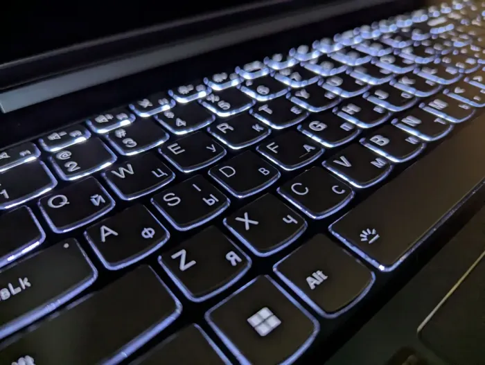 Ноутбук Lenovo IdeaPad 5 15IAL 7 / 15.6" (1920x1080) IPS / Intel Core i7-1255U (10 (12) ядер по 3.5 - 4.7 GHz) / 16 GB DDR4 / 1000 GB SSD / Intel Iris Xe Graphics eligible / WebCam / Windows 11 б/в - зображення 6