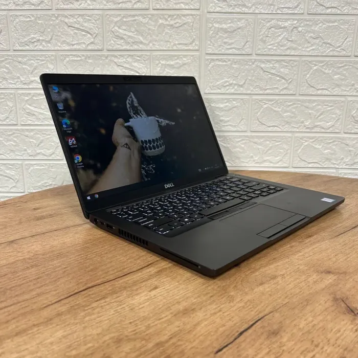 Ультрабук Б-клас Dell Latitude 5401 / 14" (1920x1080) IPS / Intel Core i7-9850H (6 (12) ядра по 2.6 - 4.6 GHz) / 16 GB DDR4 / 128 GB SSD M.2 / Intel UHD Graphics 630 / WebCam б/в - зображення 4