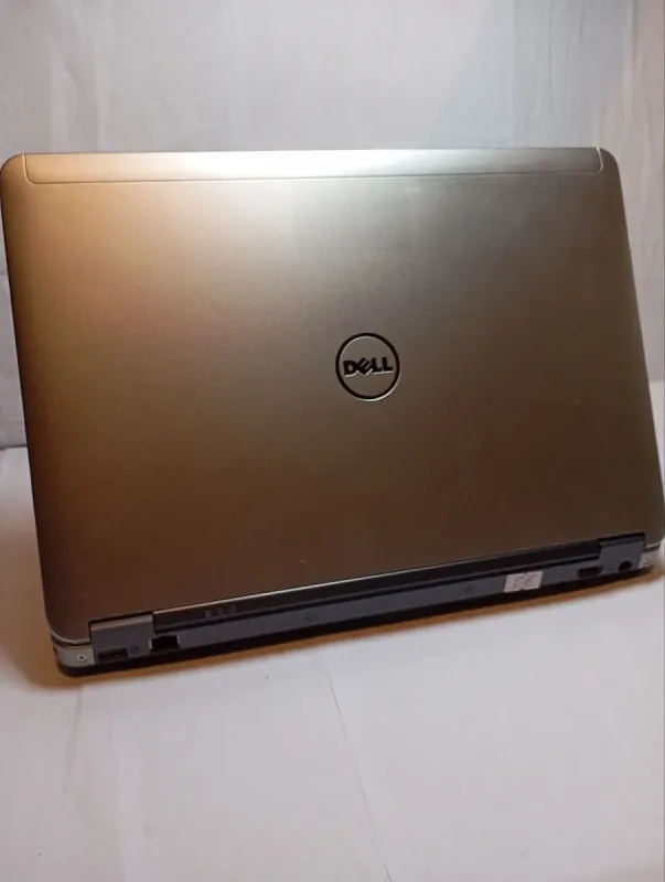 Ноутбук Б-клас Dell Latitude E6440 / 14" (1366x768) TN / Intel Core i5-4300M (2 (4) ядра по 2.6 - 3.3 GHz) / 8 GB DDR3 / 256 GB SSD / HD Graphic 4600 / WebCam / DVD-RW б/в - зображення 4