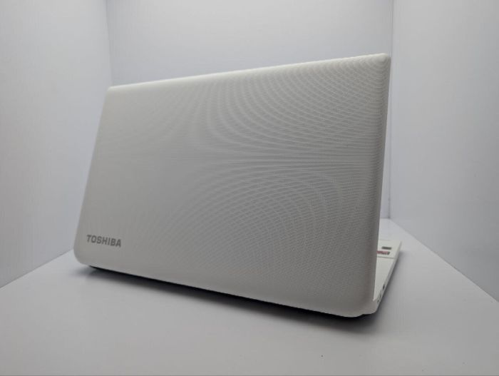 Ноутбук Toshiba Satellite C70D / 17.3" (1600x900) TN / AMD A6-6310 (4 ядра по 2.4 GHz) / 8 GB DDR3 / 500 GB HDD / AMD Radeon R4 Graphics / WebCam / DVD-ROM б/в - зображення 8