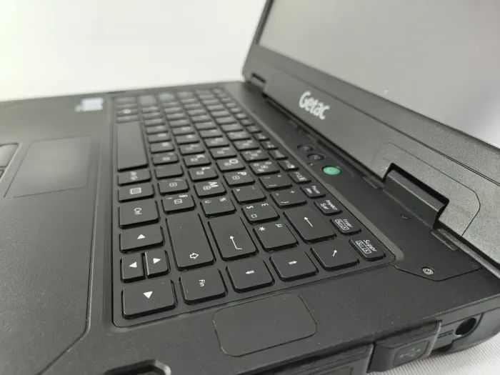 Напівзахищений ноутбук Getac S410 / 14" (1920x1080) IPS / Intel Core i5-6200U (2 (4) ядра по 2.3 - 2.8 GHz) / 8 GB DDR3 / 240 GB SSD / Intel UHD Graphics 620 / NoWebCam б/в - зображення 3