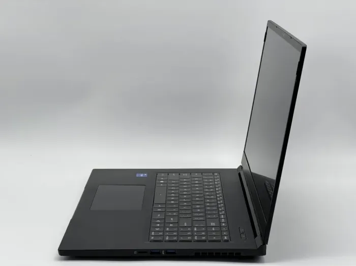 Ігровий ноутбук MainGear Vector Pro MG-VCP17I-3080 / 17.3" (1920x1080) IPS / Intel Core i7-11800H (8 (16) ядер по 2.3 - 4.6 GHz) / 32 GB DDR4 / 960 GB SSD / nVidia GeForce RTX 3080, 16 GB GDDR6, 256-bit / WebCam б/в - зображення 4