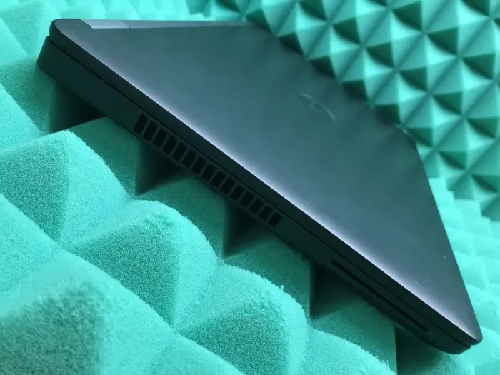 Ноутбук Б-клас Dell Latitude E5570 / 15.6" TN / Core i5-6440HQ (4 ядра по 2.6-3.5GHz) / 8GB DDR4 / 256GB SSD / HD Graphics 530 / WebCam / HDMI / Win 10 б/в - зображення 7