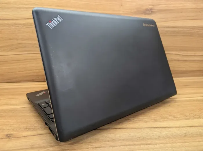 Ноутбук Lenovo ThinkPad Edge E540 / 15.6" (1366x768) TN / Intel Core i5-4200M (2 (4) ядра по 2.5 - 3.1 GHz) / 8 GB DDR3 / 240 GB SSD / Intel HD Graphics 4600 / WebCam / Fingerprint / Windows 10 б/в - зображення 6