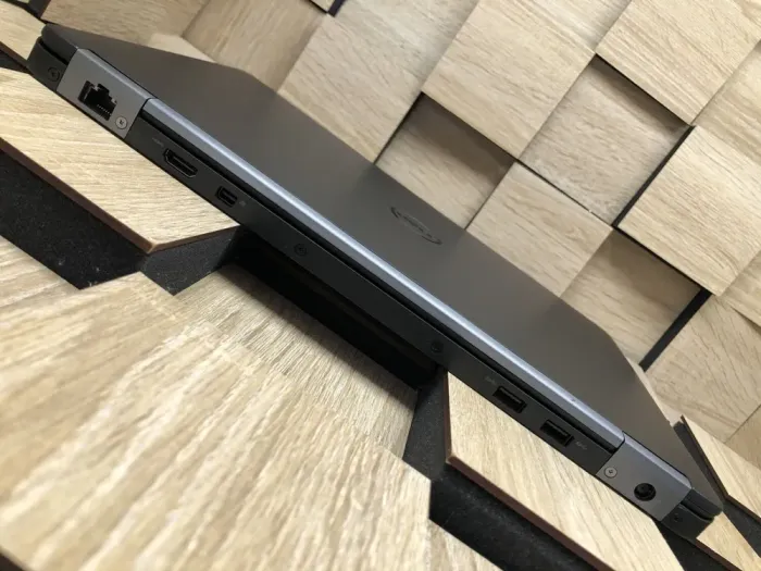 Ультрабук Dell Latitude E7470 / 14" (1920x1080) IPS / Intel Core i5-6300U (2 (4) ядра по 2.4 - 3.0 GHz) / 8 GB DDR4 / 256 GB SSD M.2 / Intel HD Graphics 520 / WebCam б/в - зображення 7