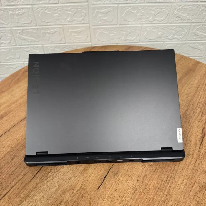 Ігровий ноутбук Lenovo Legion Pro 5 16IRX9 / 16" (2560x1600) IPS / Intel Core i9-14900HX (24 (32) ядра по 1.6 - 5.8 GHz) / 32 GB DDR5 / 1000 GB SSD NVMe / nVidia GeForce RTX 4070, 8 GB GDDR6, 128-bit / WebCam б/в - зображення 3