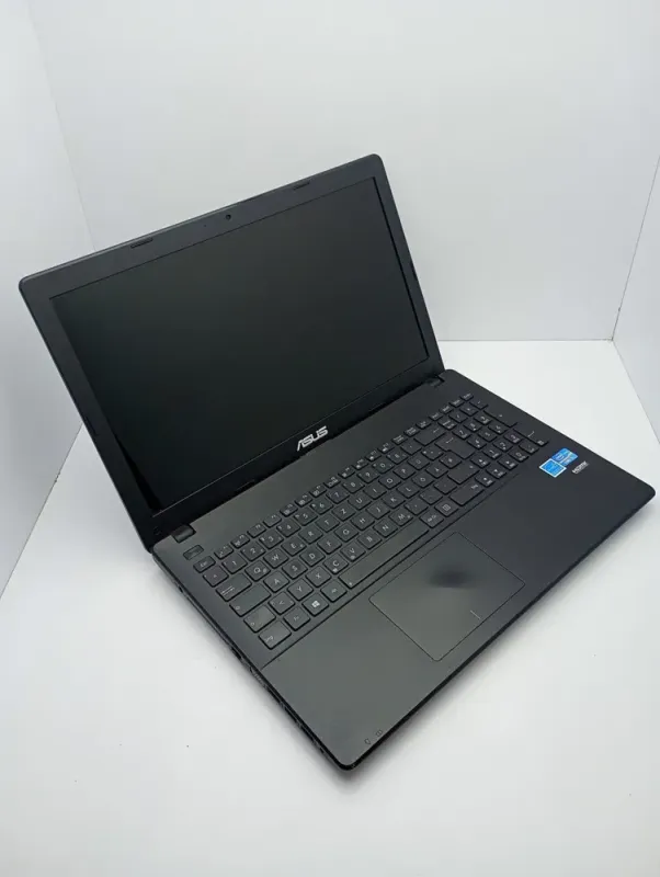 Ноутбук Asus X551 / 15.6" (1366x768) TN / Intel Core i3-3217U (2 ядра по 1.8 GHz) / 4 GB DDR3 / 120 GB SSD / Intel HD Graphics 4000 / WebCam б/в - зображення 3