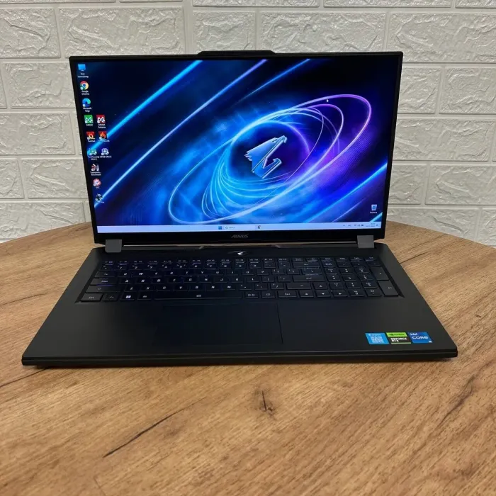 Ігровий ноутбук Б-клас Gigabyte Aorus 7 9KF / 17.3" (1920x1080) IPS / Intel Core i5-12500H (12 (16) ядер по 3.3 - 4.5 GHz) / 16 GB DDR4 / 512 GB SSD / nVidia GeForce RTX 4060, 8 GB GDDR6, 128-bit / WebCam б/в - зображення 2