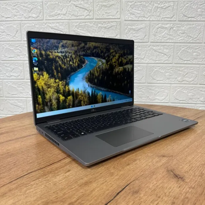 Ультрабук Dell Latitude 5530 / 15.6" (1920x1080) IPS / Intel Core i5-1235U (10 (12) ядер по 3.3 - 4.4 GHz) / 8 GB DDR4 / 256 GB SSD NVMe / Intel Iris Xe Graphics / WebCam б/в - зображення 4