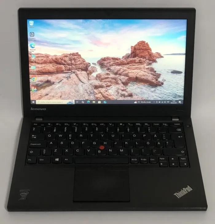 Нетбук Б-клас Lenovo ThinkPad X250 / 12.5" (1366x768) TN / Intel Core i5-5200U (2 (4) ядра по 2.2 - 2.7 GHz) / 8 GB DDR3 / 128 GB SSD / Intel HD Graphics 5500 / WebCam / Win 10 Pro / Два АКБ б/в - зображення 2
