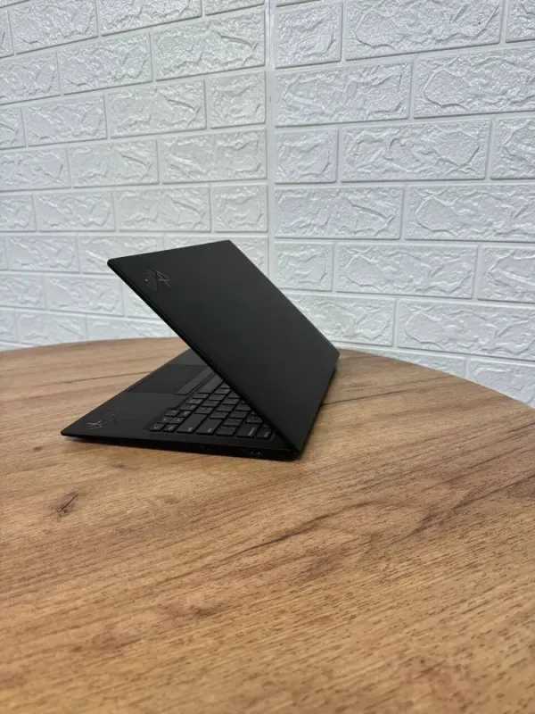 Ультрабук Lenovo ThinkPad X1 Carbon Gen 9 / 14" (1920x1200) IPS / Intel Core i7-1185G7 (4 (8) ядра по 3.0 - 4.8 GHz) / 16 GB DDR4 / 512 GB SSD / Intel Iris Xe Graphics / WebCam б/в - зображення 6