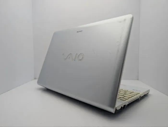 Ноутбук Sony VPC EB3E1E / 15.6" (1366x768) TN / Intel Pentium P6100 (2 ядра по 2.0 GHz) / 6 GB DDR3 / 500 GB HDD / Intel HD Graphics 500 / WebCam / DVD-ROM б/в - зображення 8