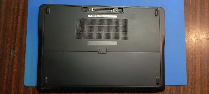 Нетбук Dell Latitude E7240 / 12.5" (1366x768) TN / Intel Core i5-4310U (2 (4) ядра по 2.0 - 3.0 GHz) / 8 GB DDR3 / 128 GB SSD / Intel HD Graphics 4400 / WebCam / Windows 10 б/в - зображення 9