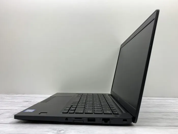 Ультрабук Б-клас Dell Latitude 7390 / 13.3" (1920x1080) IPS / Intel Core i7-8650U (4 (8) ядра по 1.9 - 4.2 GHz) / 16 GB DDR4 / 512 GB SSD / Intel UHD Graphics 620 / WebCam б/в - зображення 7
