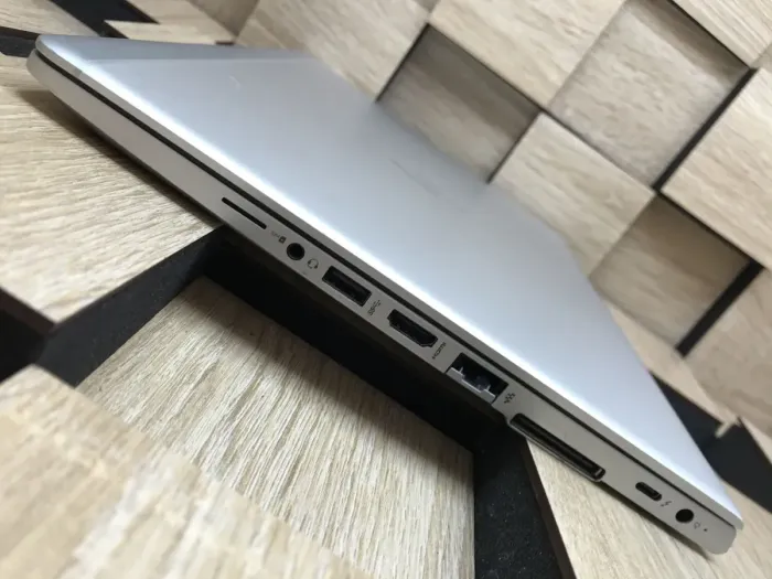 Ультрабук Б-клас HP EliteBook 830 G6 / 13.3" (1920x1080) IPS / Core i7-8665U (4(8) ядра по 1.9-4.8 GHz) / 8GB DDR4 / 256GB SSD M.2 / UHD Graphics 620 / WebCam / Fingerprint / HDMI б/в - зображення 6