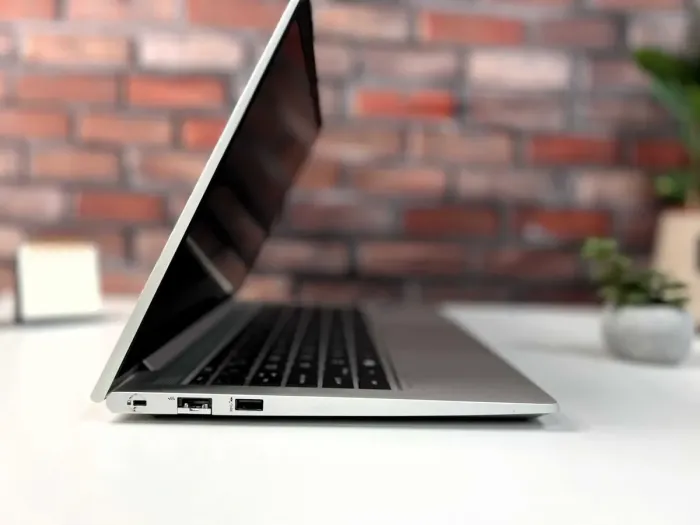 Ультрабук HP ProBook 440 G8 / 14" (1920x1080) IPS / Intel Core i5-1135G7 (4 (8) ядра по 4.2 GHz) / 8 GB DDR4 / 256 GB SSD / Intel Iris Xe Graphics / WebCam б/в - зображення 5