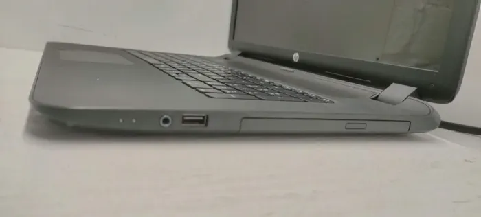 Ноутбук HP 17-p023ng / 17.3" (1600x900) TN / AMD E1-6010 (2 ядра по 1.35 GHz) / 4 GB DDR3 / 120 GB SSD / AMD Radeon R2 Graphics / WebCam / DVD-ROM / АКБ не тримає б/в - зображення 5