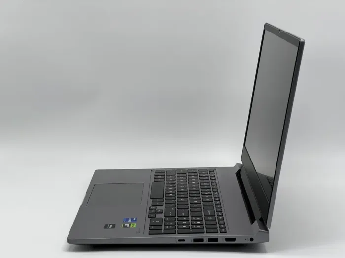 Ігровий ноутбук HP Omen 16-ae0001nr / 16.1" (1920x1080) IPS / Intel Core i7-14700HX (20 (28) ядер по 1.5 - 5.5 GHz) / 32 GB DDR5 / 960 GB SSD / nVidia GeForce RTX 4070, 8 GB GDDR6, 128-bit / WebCam б/в - зображення 4